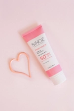 Pink Touch SPF50+ Illuminating Pink Face Sunscreen, PA++++, For All Skin Types, 50 ml Photograph-6
