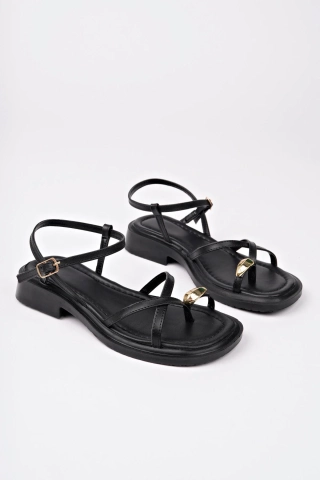 Sandales Entredoigts Noires à Brides Croisées et Détail Anneau pour Femme