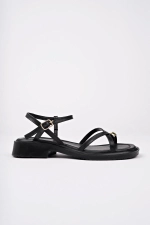 Sandales Entredoigts Noires à Brides Croisées et Détail Anneau pour Femme Photographie-5