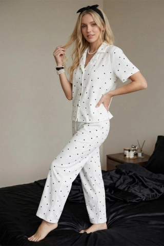 Women's Snow White Black Heart Print Short Sleeve Crinkle Pajama Set